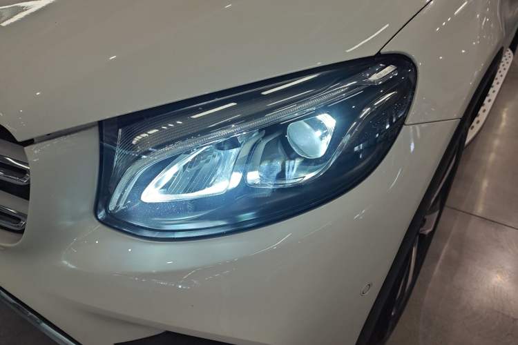 Used Mercedes-Benz GLC 2019 Facelift GLC 260 L 4MATIC Luxury Model
