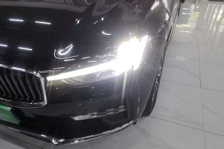 Used Volvo XC60 2023 B5 4x4 Smart Luxury Edition Left Front Headlight
