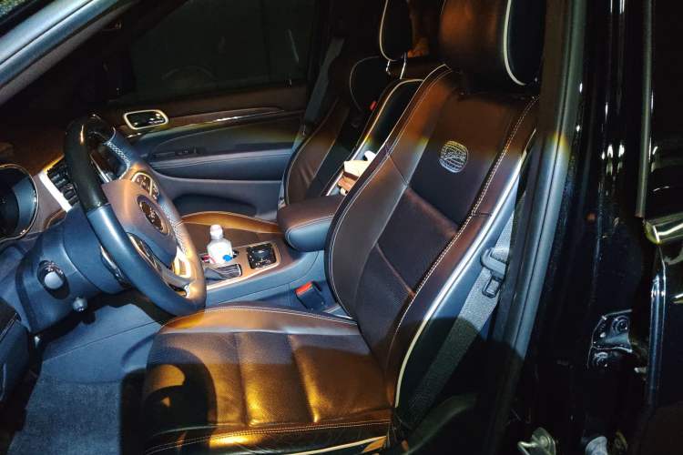 Used Jeep Grand Cherokee 2016 3.6L Luxury Navigation Edition
