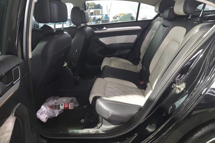 Used Volkswagen Magotan 2023 2 Million Units Commemorative Edition 330TSI DSG Luxury Version Left Rear Seat