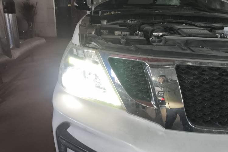 Used Nissan Patrol 2017 4.0L XE Middle East Version Right Front Headlight