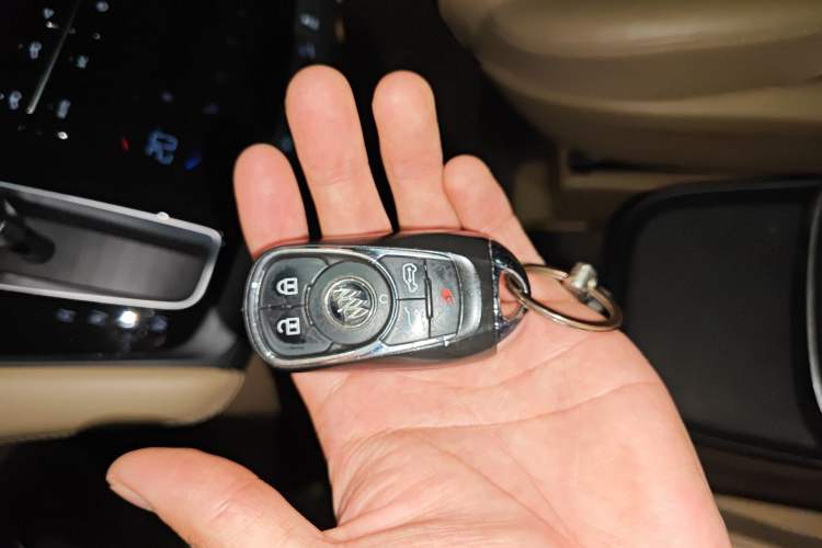 Used Buick GL8 2018 ES 28T Flagship Model China VI Standard
