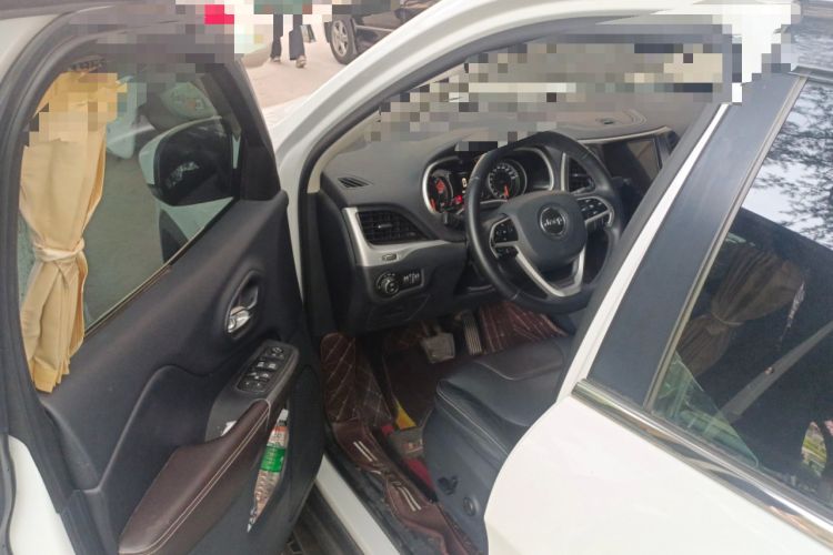 Used Jeep Cherokee 2016 2.4L Professional Edition
