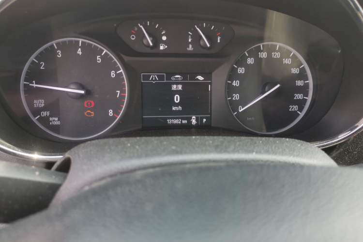 Used Buick Encore 2015 1.4T Automatic Two-Wheel Drive Urban Elite Version Odometer Close Up