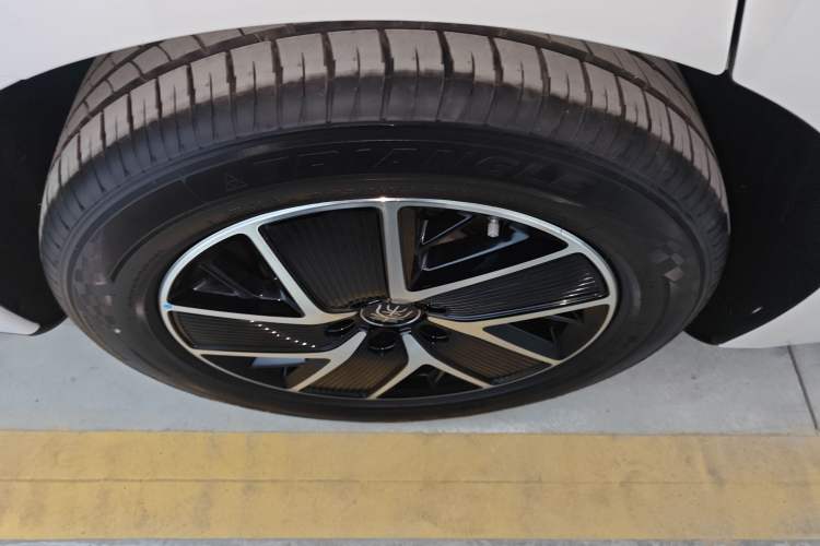 Used BYD Qin L 2025 DM-i Smart Drive 120KM Leading Model
