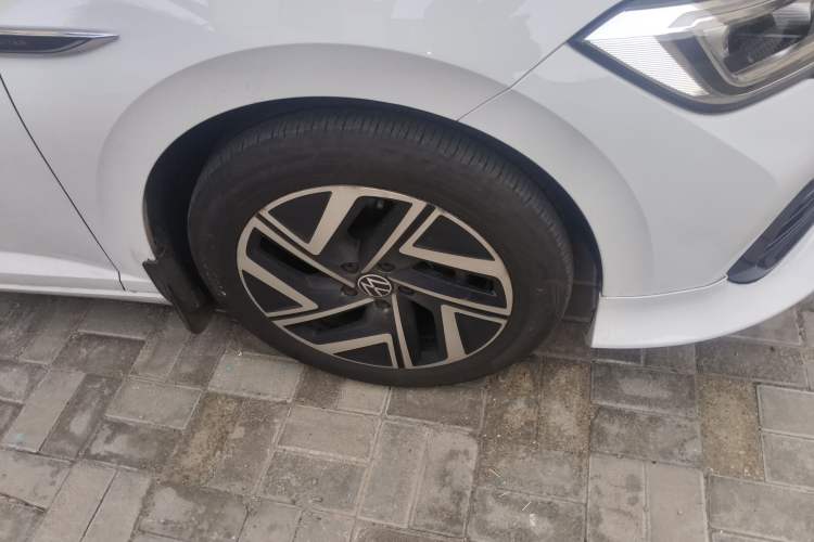 Used Volkswagen Sagitar 2024 300TSI DSG Excellence Edition Right Front Wheel Hub