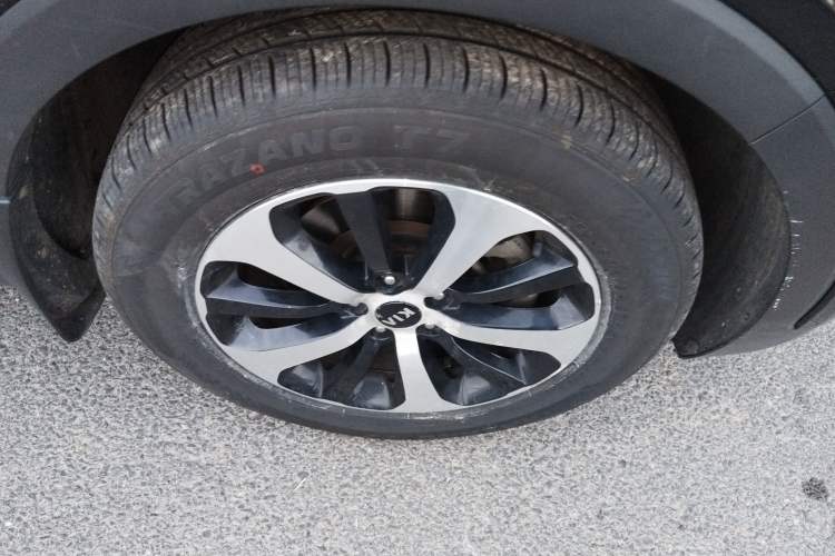 Used Kia Sorento 2016 Sorento L 2.4L Gasoline 4WD Custom Edition 5 Seats China V Emission Standard Right Front Wheel Hub