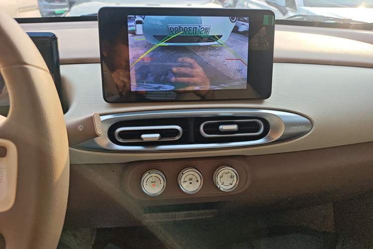 Used Wuling Hongguang MINIEV 2025 Four-Door Version Premium Edition Audio And AC Panel