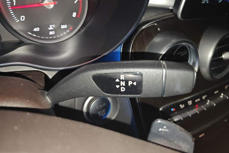 Used Mercedes-Benz GLC 2018 Facelift GLC 260 4MATIC Luxury Edition
