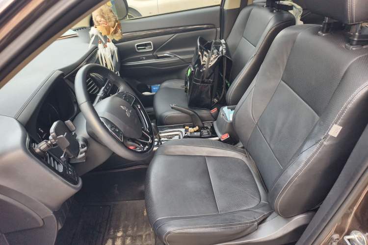 Used Mitsubishi Outlander 2018 2.0L Two-Wheel Drive Glory Edition 5 Seats Left Front Seat