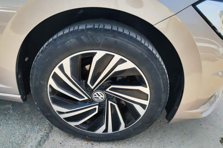 Used Volkswagen Sagitar 2021 280TSI DSG Excellence Edition Right Front Wheel Hub