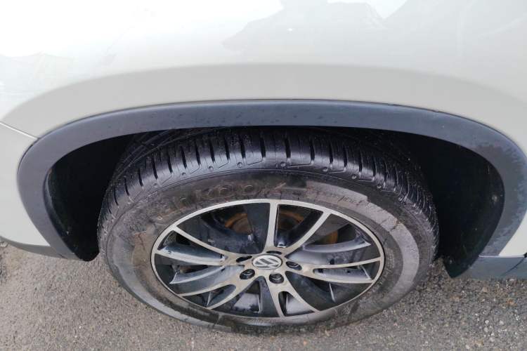 Used Volkswagen Tiguan 2015 1.8TSI Automatic All-Wheel-Drive Luxury Model Exterior 4