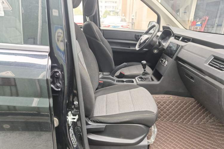 Used Wuling Hongguang PLUS 2020 1.5L Manual Standard Edition 7-Seater

