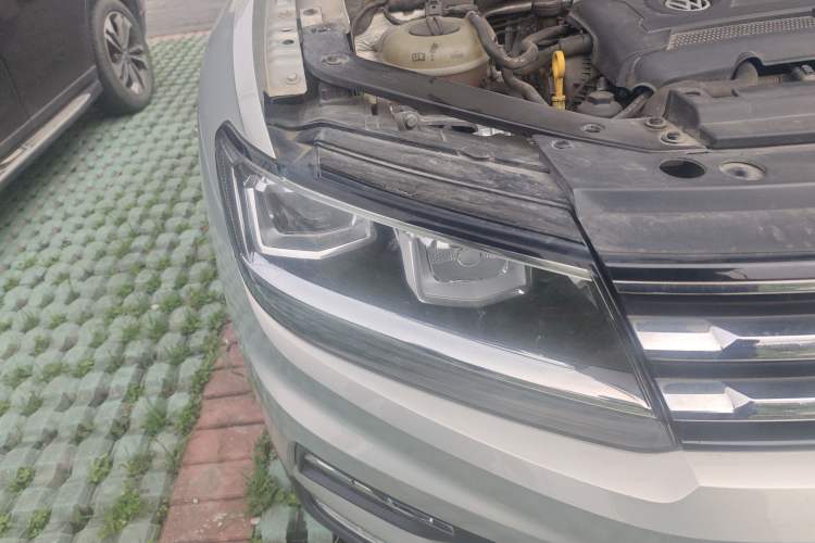 Used Volkswagen Tiguan L 2017 330TSI Automatic Two-Wheel Drive Luxury Edition Right Front Headlight