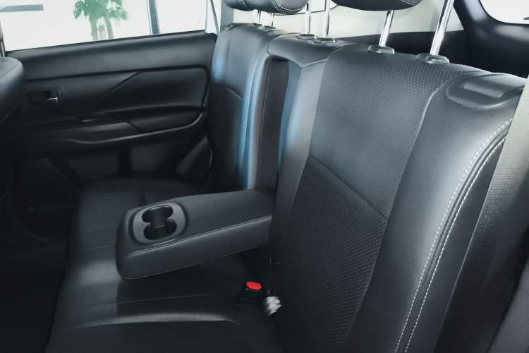 Used Mitsubishi Outlander 2017 2.0L Two-Wheel Drive Glory Edition 5 Seats