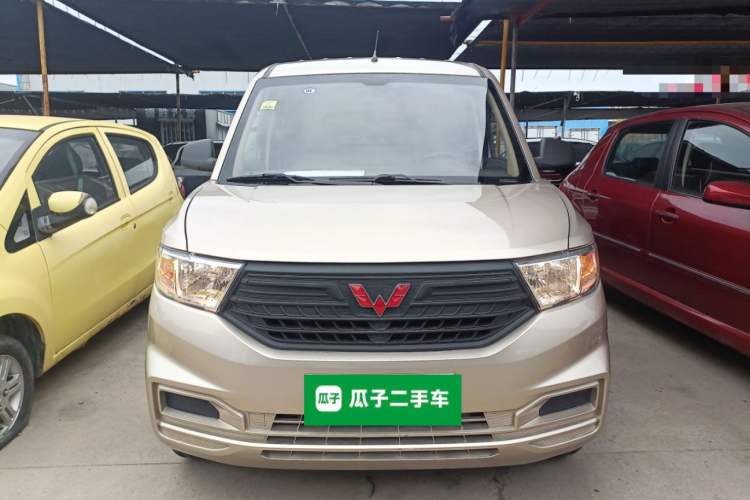 Used Wuling Hongguang V 2022 1.5L Jingqu Edition Enclosed-Window Vehicle with Hydraulic Power Steering LAR