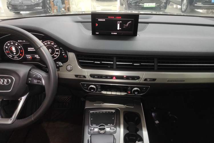 Used Audi Q7 2018 40 TFSI Comfort Model