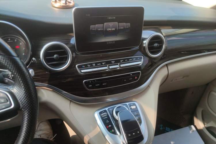 Used Mercedes-Benz V-Class 2017 V 260 Avantgarde Edition
