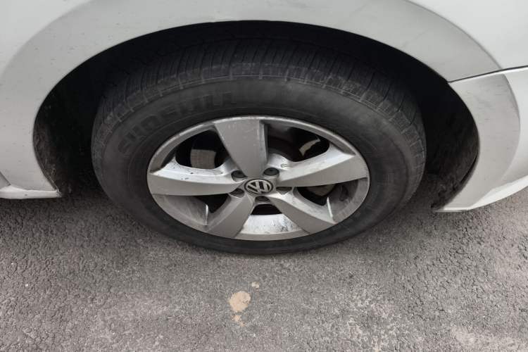 Used Volkswagen Lavida 2013 Revised Classic 1.6L Automatic Fashion Edition
