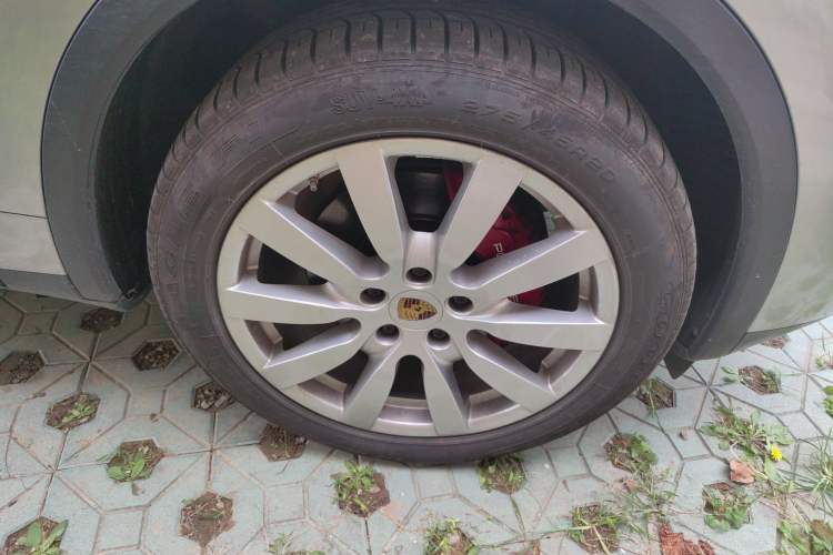 Used Porsche Cayenne 2015 Cayenne 3.0T Right Front Wheel Hub