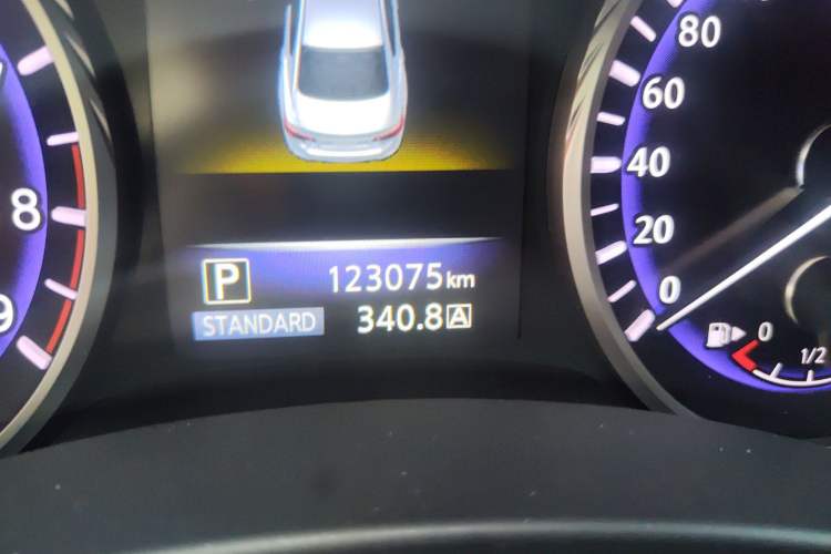 Used Infiniti Q50 2014 3.7L Luxury Sport Edition Odometer Close Up