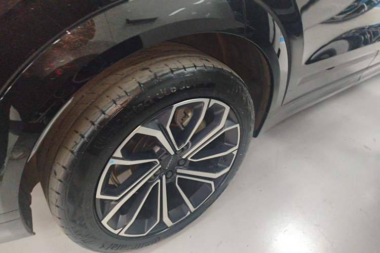 Used Lynk & Co 09 EM-P 2024 2.0TD EM-P Four-Wheel Drive HALO Six-Seater Right Rear Wheel Hub