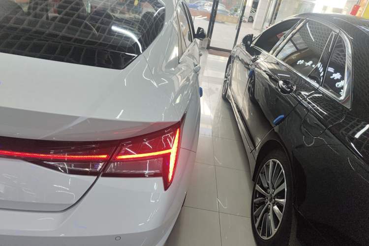 Used Hyundai Elantra 2022 1.5L CVT LUX Prestige Edition
