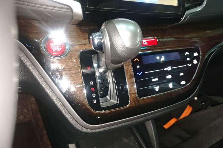 Used Honda Odyssey 2015 Updated Version 2.4L Smart Edition
