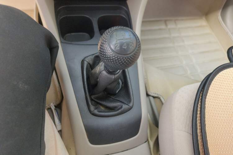 Used Everus S1 2011 1.3L Manual Comfort Edition Gear Lever