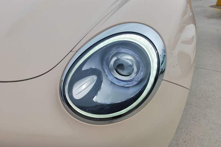 Used ORA Good Cat 2022 Morandi Edition 400km Standard Range Luxury Version Lithium Iron Phosphate Left Front Headlight