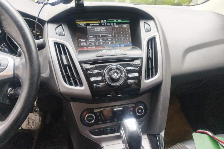 Used Ford Focus 2012 Sedan 1.6L Automatic Fashion Edition
