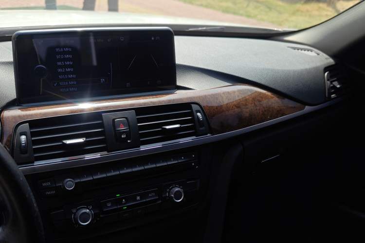 Used BMW 3 Series 2013 320Li Fashion Model
