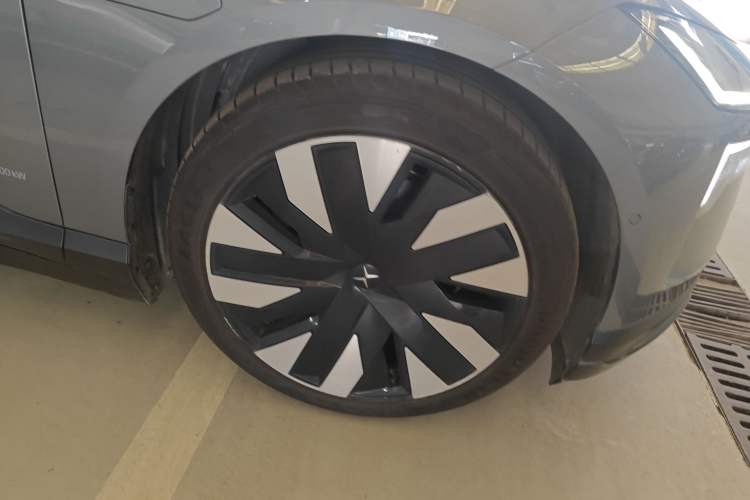 Used Polestar 4 2023 Single Motor Standard Range PLUS Right Front Wheel Hub