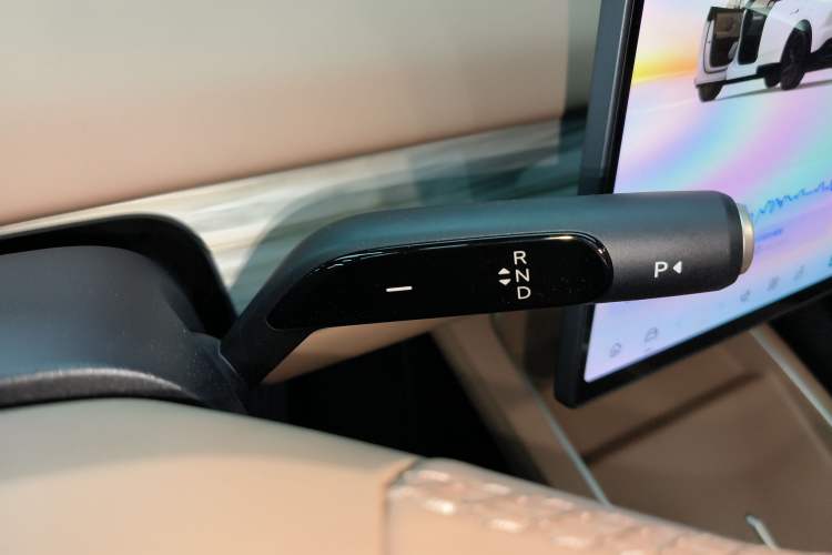 Used ONVO L60 2025 Model—60 kWh Rear-Wheel-Drive Version Gear Lever