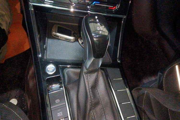 Used Volkswagen Passat 2023 Revised 330TSI Elite Edition Gear Lever