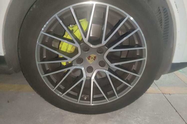 Used Porsche Cayenne E-Hybrid 2020 Cayenne E-Hybrid 2.0T Right Front Wheel Hub