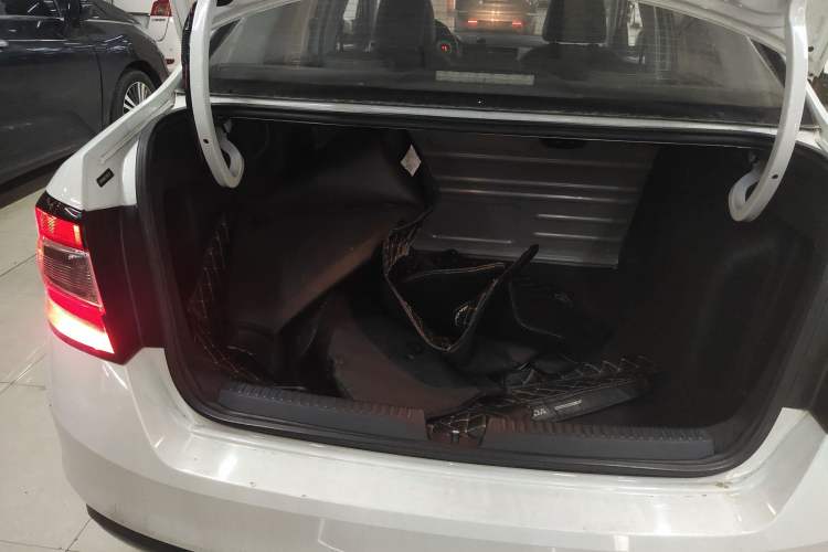 Used Skoda Rapid 2018 1.6L Automatic Comfort Edition Trunk