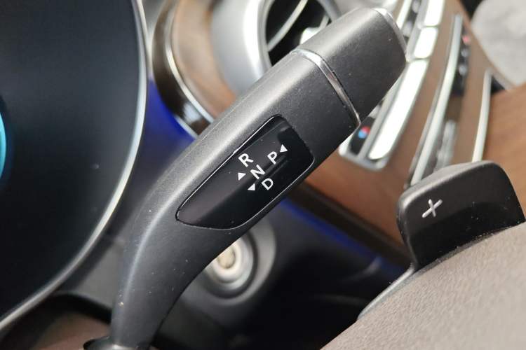 Used Mercedes-Benz GLC 2020 Facelifted GLC 300 L 4MATIC Luxury Edition Gear Lever