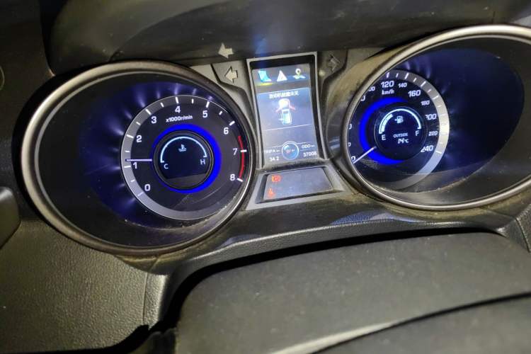 Used CHANGAN CS75 2016 2.0L Manual Luxury Version China V Standard Odometer Close Up