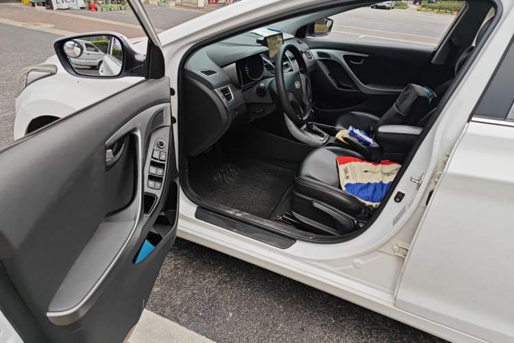 Used Hyundai Elantra (5th Generation / Langdong) 2016 1.6L Automatic Smart Version Driver Seat