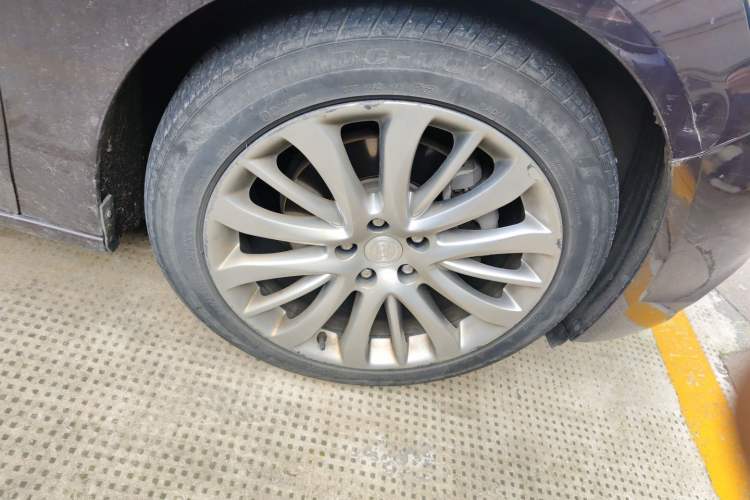 Used Buick LaCrosse 2018 28T Luxury Model Right Front Wheel Hub