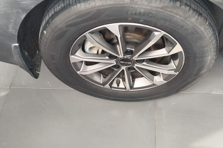 Used BYD Destroyer 05 2023 Champion Edition DM-i 55KM Luxury Model Right Rear Wheel Hub