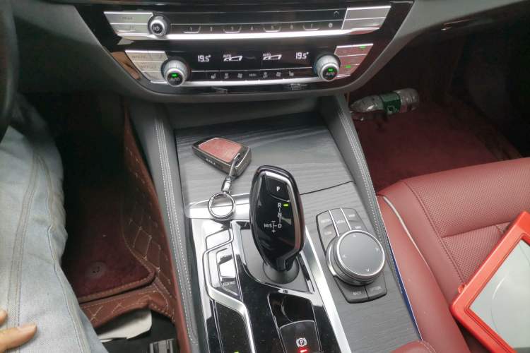 Used BMW 5 Series 2023 530Li Leading Model M Sport Package Gear Lever