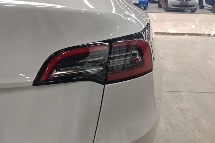 Used Tesla Model Y 2022 Long-Range All-Wheel-Drive Version