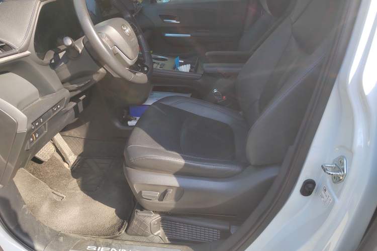 Used Toyota Sienna 2021 2.5L Hybrid Premium Edition
