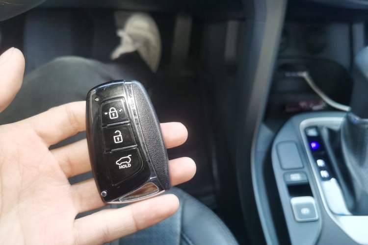 Used Hyundai Santa Fe 2013 2.4L Automatic Two-Wheel Drive Smart Version
