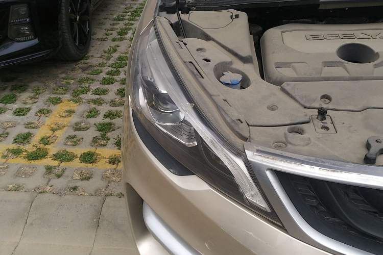 Used Geely Auto Emgrand GS 2016 Sport Edition 1.8L Automatic LingShang Model Right Front Headlight