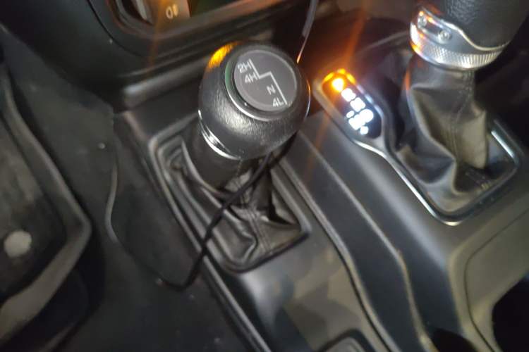 Used Jeep Wrangler 2019 2.0T automatic four-door hardtop parallel imported vehicle