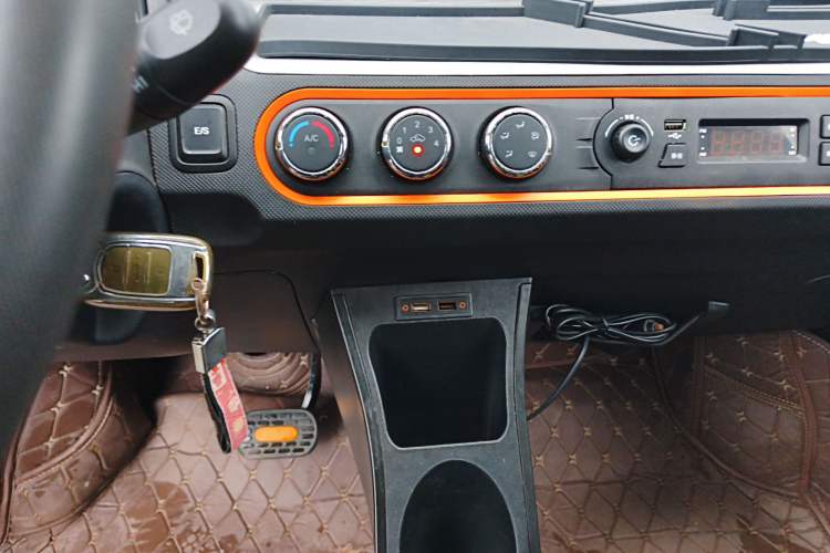 Used Wuling Hongguang MINIEV 2022 Zizai Version Lithium Iron Phosphate Audio And AC Panel