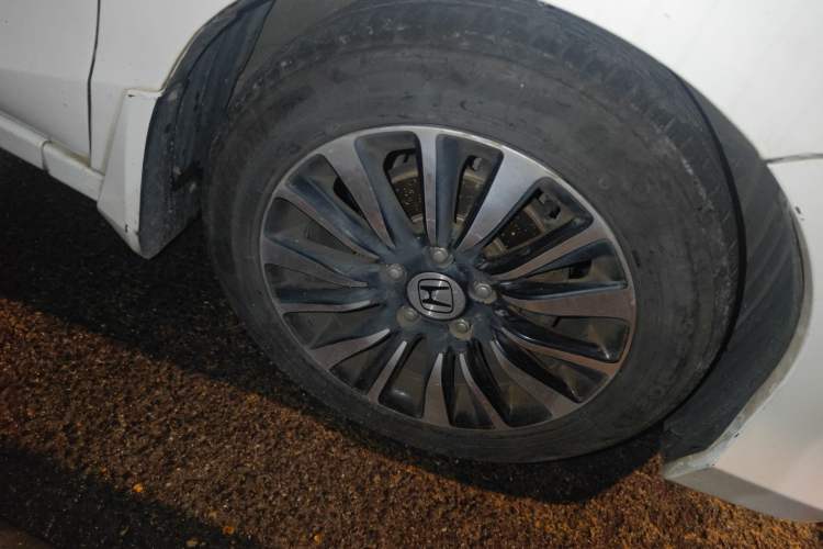 Used Honda Crider 2015 1.8L automatic luxury edition Right Front Wheel Hub